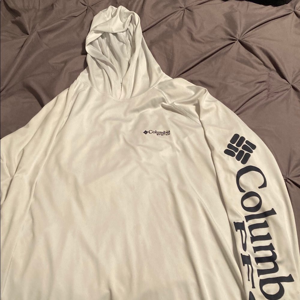Thin Colombia pull over with hood